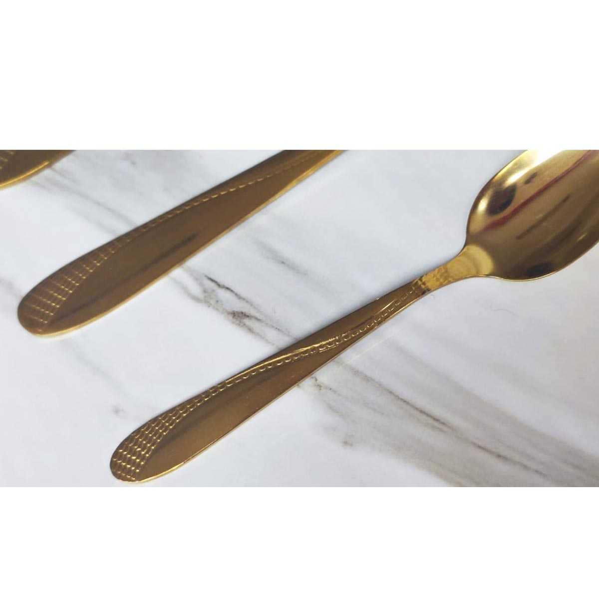 Italia | 24 Juegos de Cubiertos Dorados con Textura (Set de 96 Piezas) | Grado Profesional HORECA